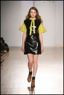 Oasis mixes sulphur yellow with black.
