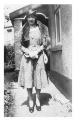 Lucy in a fashionable hat of 1933