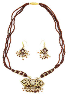 Necklace collar pendant  from west Rajasthan. This has been made maade made using the traditional Indian lac jewellery technique.
