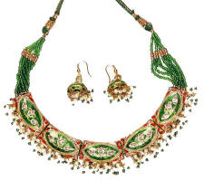 Beautiful Indian fashion jewellery necklace and earrings from Venkatraman Jewels of Jaipur India. 