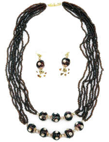 Pink necklace pendant  from west Rajasthan made made using the traditional Indian lac jewellery technique.