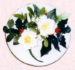 Picture of a Christmas sugarcraft holly, mistletoe and Xmas roses plaque.