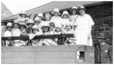 Lottie Anderson and Sunday School Children 1918