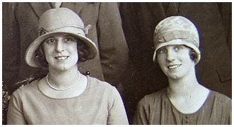 Fashion history on fashion-era - old wedding photo with Cloche Hats 1926 - 1929