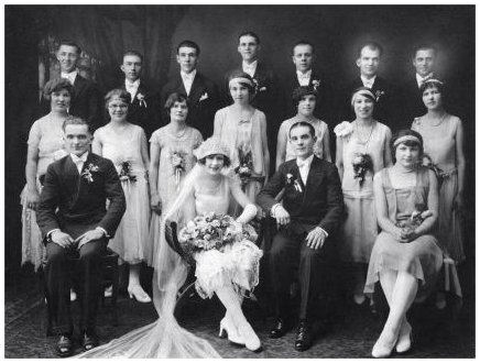 Fashion Wedding Dresses on 1927 Wedding Photos Fashions Seated Flapper Dress Picture