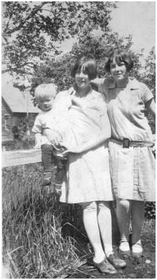 Old 1926 photo of Lois Post, Lee Post and Margaret Lynch
