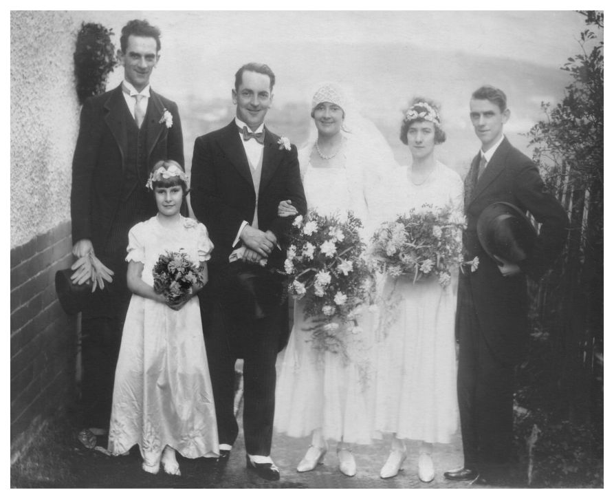 Group wedding photo October 1930 Hilda's wedding