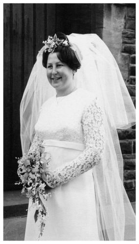 1965 Empire Wedding Dress Pictures of Bride 1960s Wedding Dress Photo