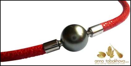 Anna Tabakhova Red Stingray With Interchangeable Tahitian Pearl.